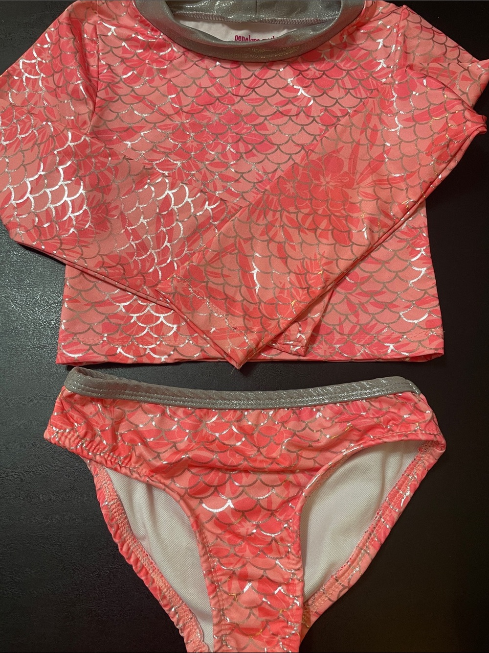 Penelope Mack Coral Pink Mermaid Scale Rash Guard Bikini Set like new Sz. 7